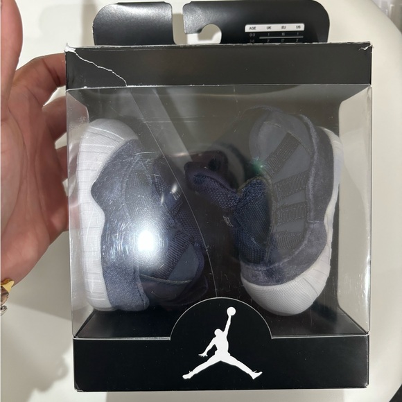 Baby soft bottom Jordans 1c - Picture 2 of 2